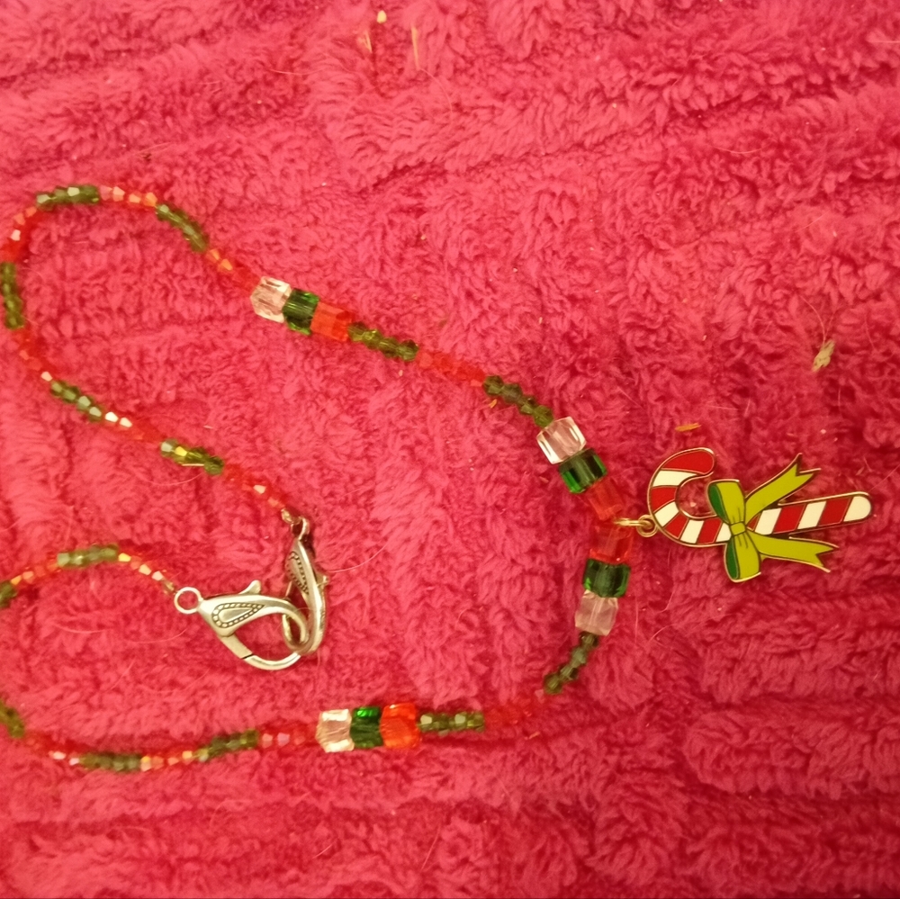 Elegant Green and Yellow Beaded Necklace - Picture 9 of 16
